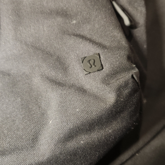 Lululemon Early Embark Duffel Bag Grey NWT - Picture 4 of 10